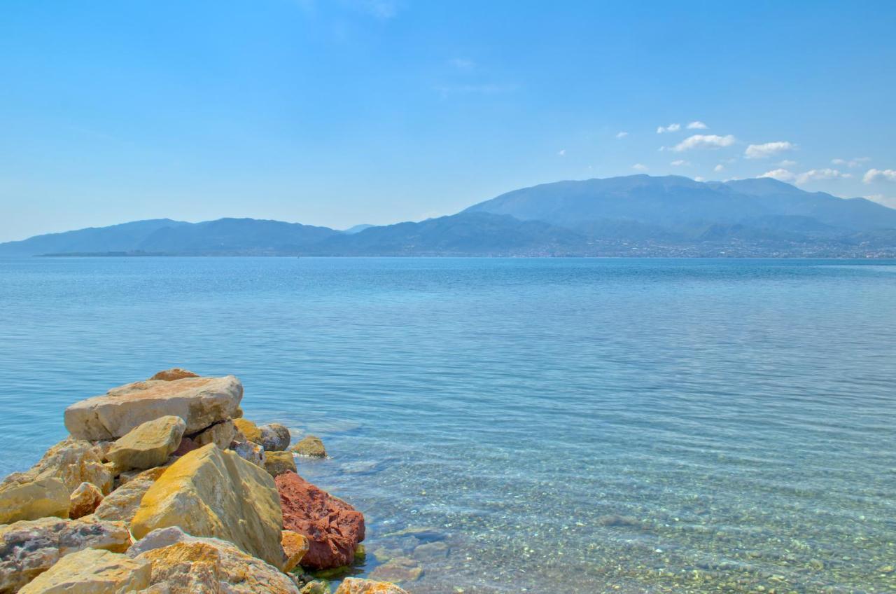 Epipleon Luxury Suites -106- Δωμάτιο 40Τμ Με Βεράντα 45Τμ Μπροστά Στην Θάλασσα Nafpaktos Extérieur photo